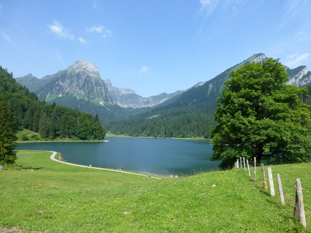 Berghotel Obersee Näfels Exterior photo
